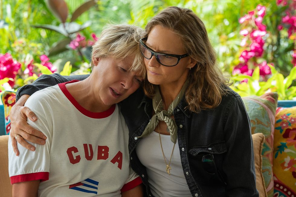 nyad l annette bening as diana nyad and jodie foster as bonnie stoll in nyad cr kimberley french netflix 2023