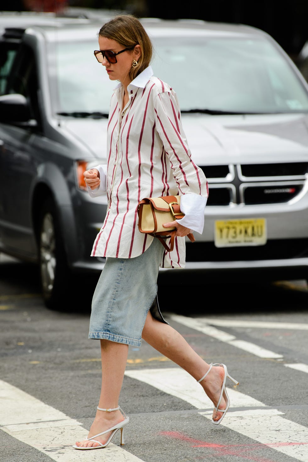 Street fashion, Footwear, Fashion, Snapshot, Leg, Human leg, Shoe, Pedestrian, Infrastructure, Walking, 