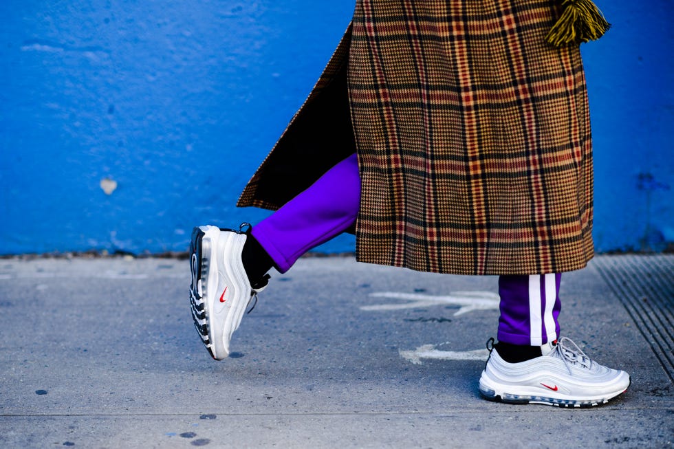 Plaid, Tartan, Blue, Pattern, Street fashion, Human leg, Pink, Footwear, Kilt, Textile, 