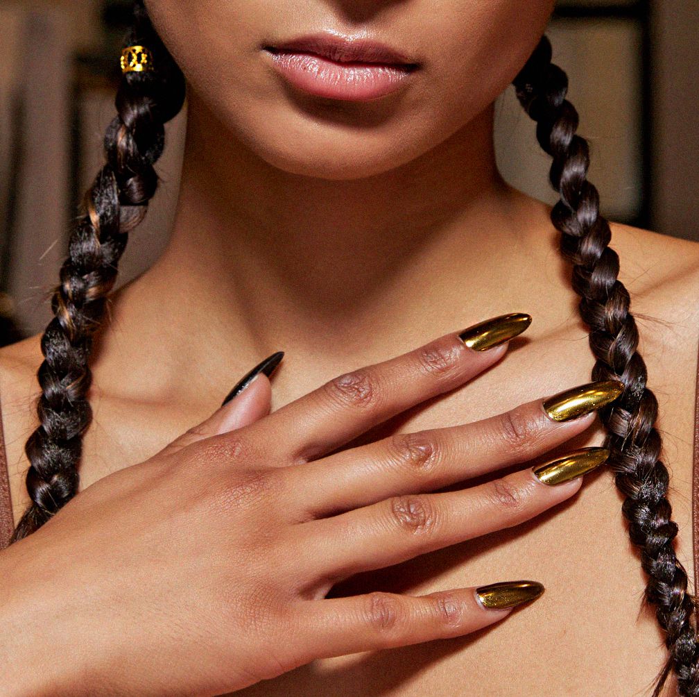 15 Gold Nail Designs-Glitter Is Everything