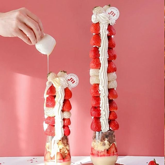 2022浮誇爆棚草莓蛋糕推薦～超大顆鮮美多汁的草莓，就是要鋪滿整個蛋糕體！