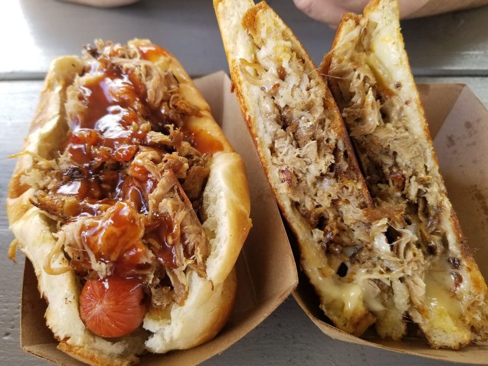 Dish, Food, Cuisine, Fast food, Chili dog, Ingredient, Breakfast roll, Hot dog, Gordita, Hot dog bun, 