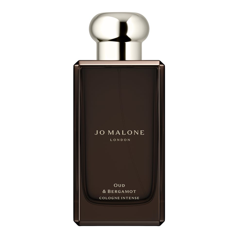 Colônia intensa e é chamada de Oud e Bergamot