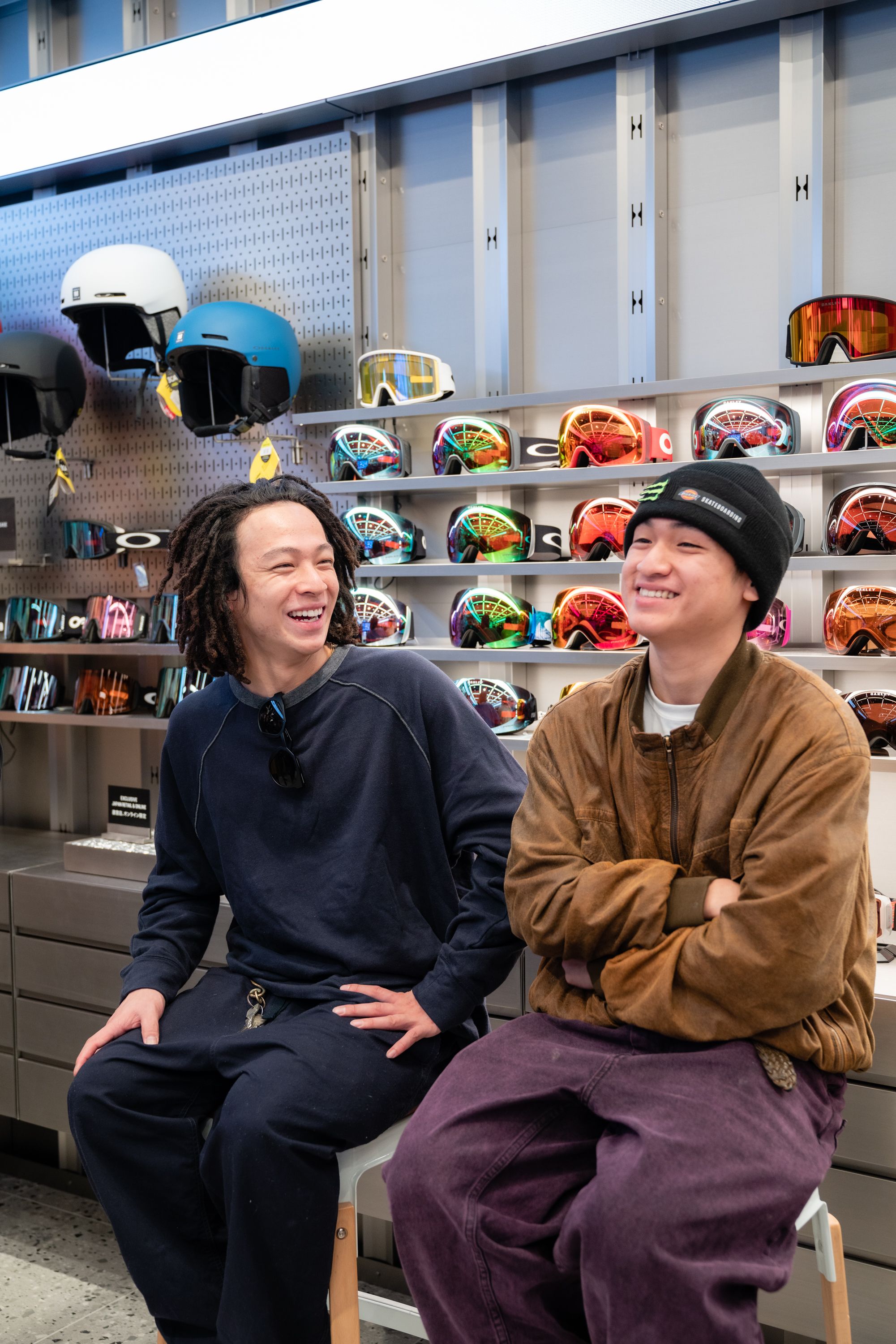 スノーボード・平野歩夢選手、オークリー渋谷店を訪問。五輪の スノーボード・平野歩夢選手、オークリー渋谷店を訪問。五輪の