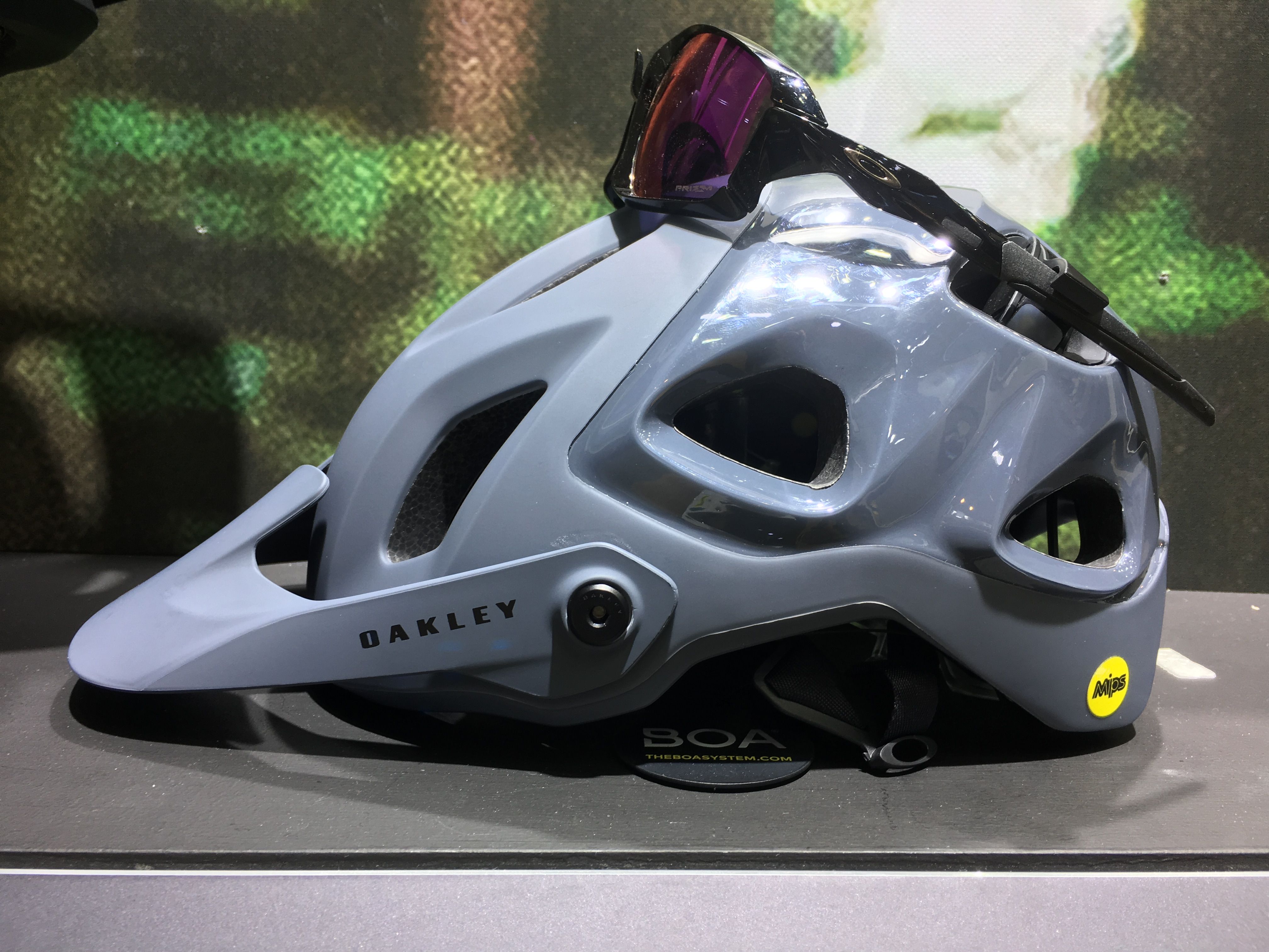 Oakley Mountain Bike Helmets and Apparel - Cycling Helmets & Gear