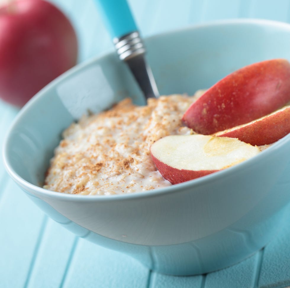 Oatmeal porridge with apple