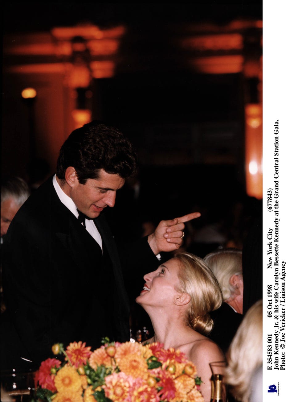 How John F. Kennedy Jr. & Carolyn Bessette Met & Started Dating