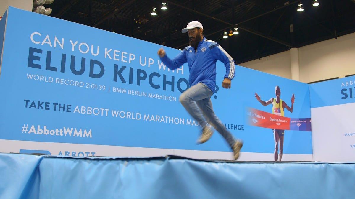 Attendees of the 2018 Chicago Marathon expo attempted a feat no human has been able to do since 2013: Run the same pace as Eliud Kipchoge.