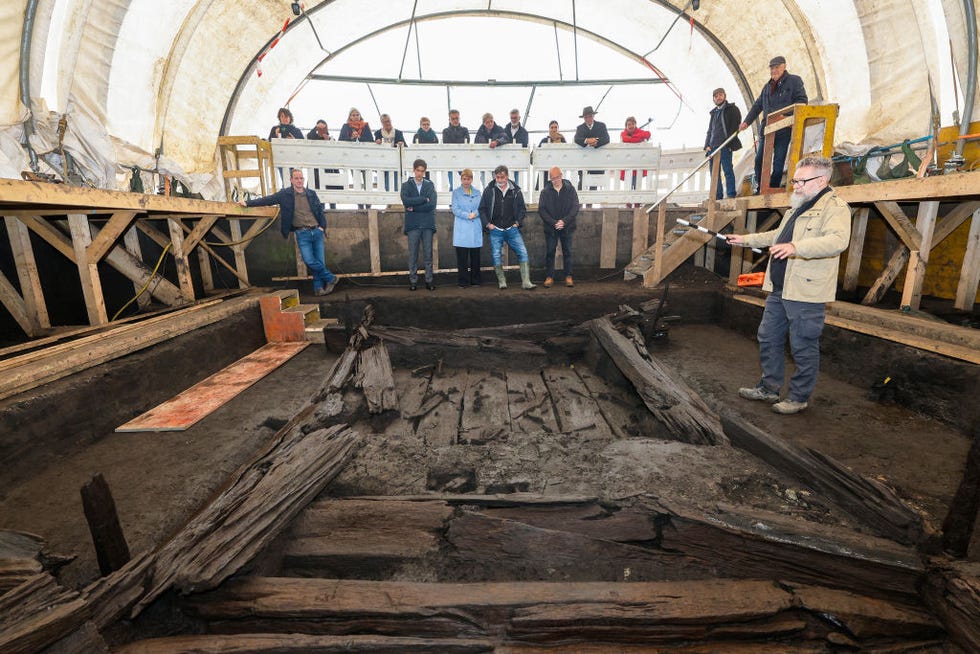 Unos arqueólogos desentierran una tumba oculta durante 2.600 años y ...