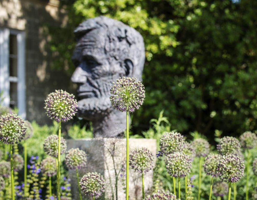 oehme van sweden bath england garden lincoln bust