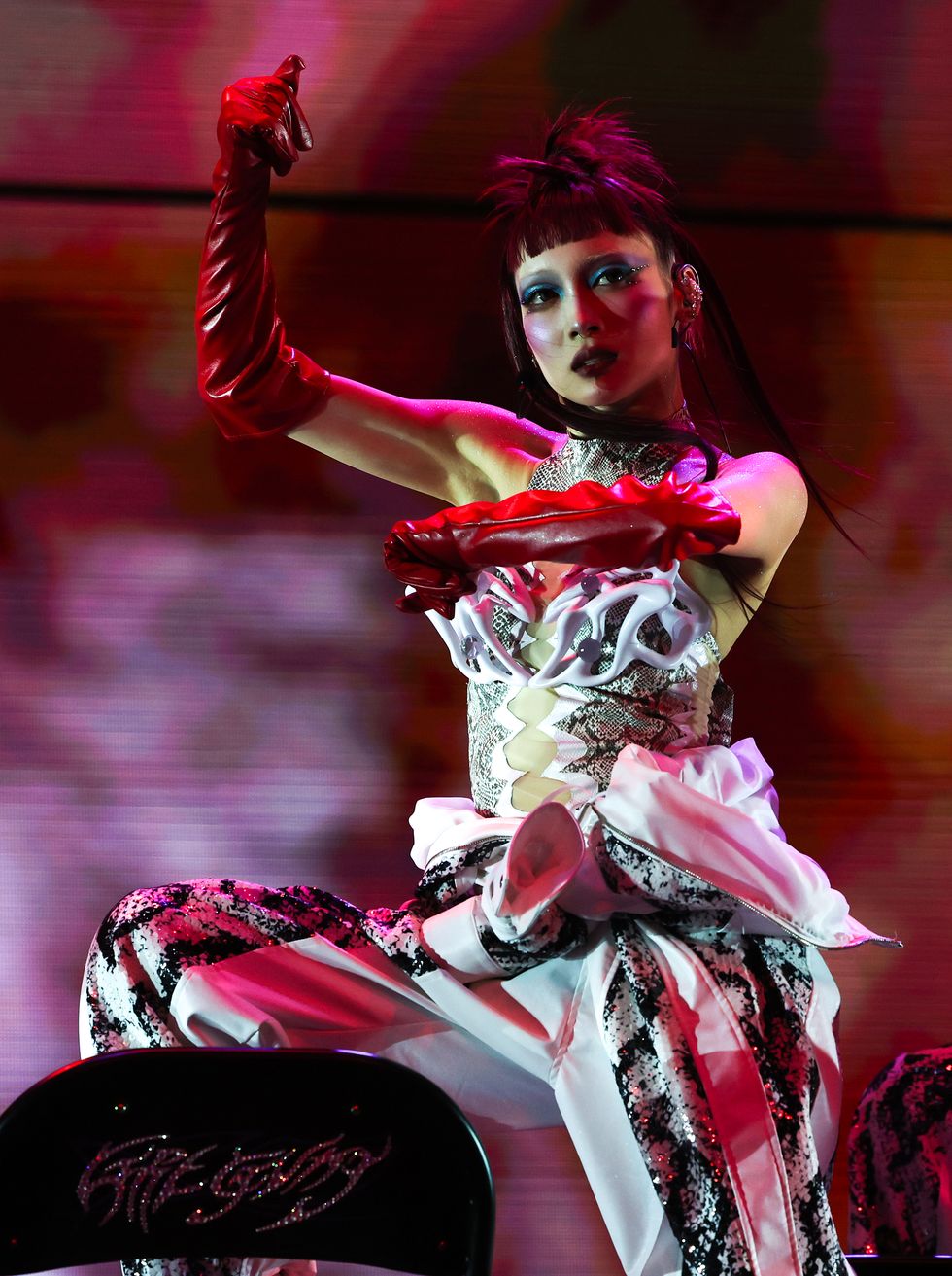XG coachella (コーチェラ) 2025 バンダナ 会場限定 XG Coachella コーチェラ 会場 限定 2025 バンダナ UFO｜Yahoo