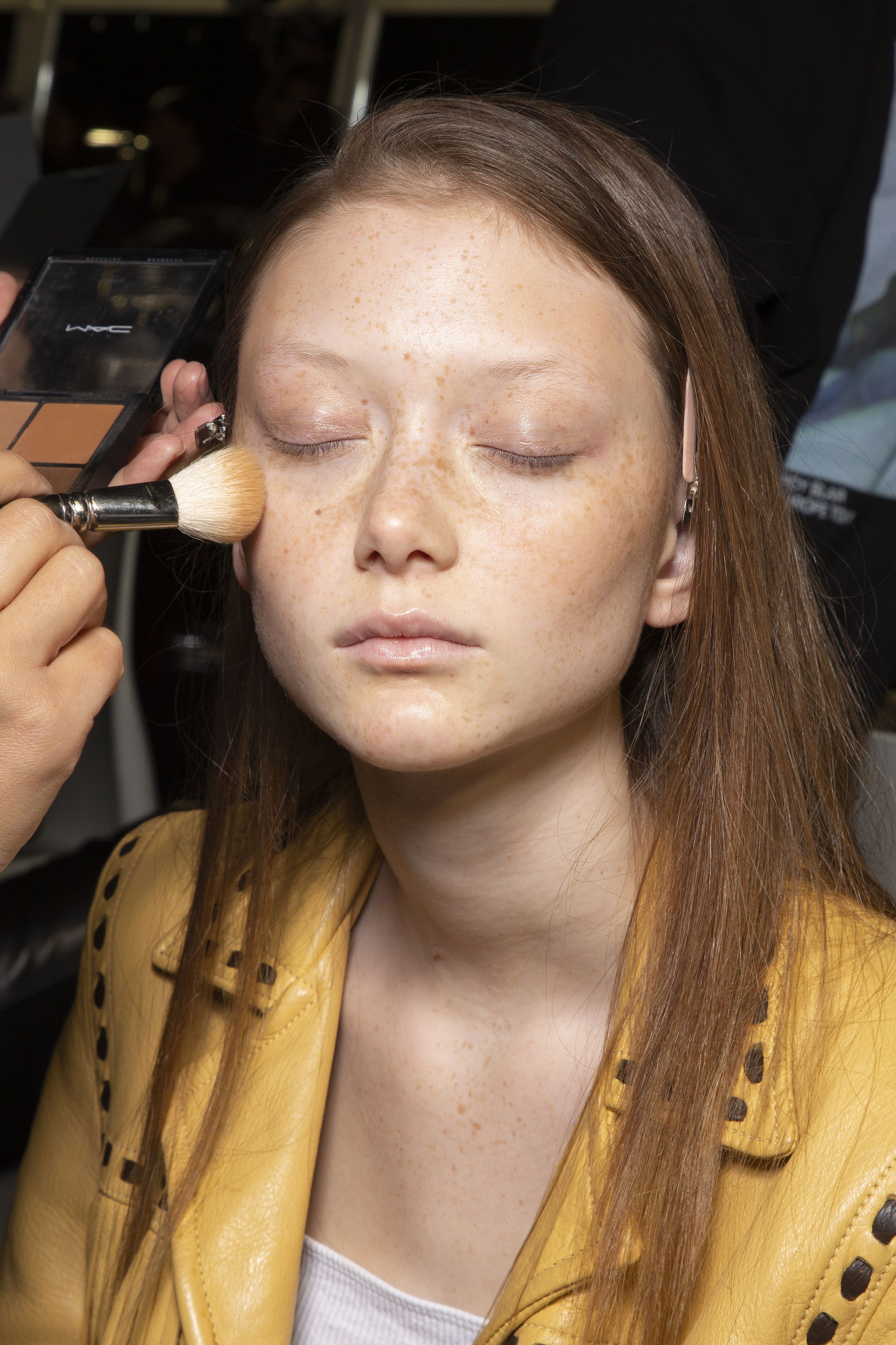 Make-Up: Viso luminoso e fresco con la Terra