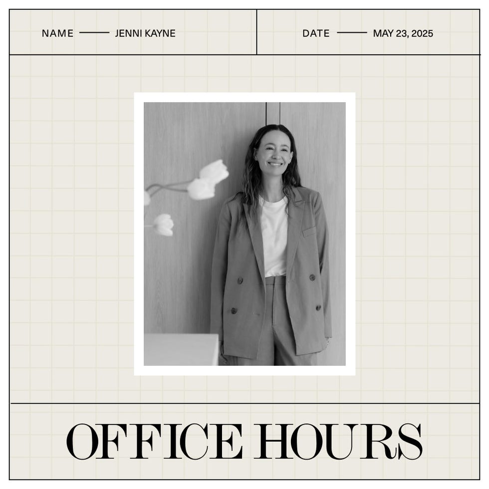 Jenni Kayne-portret met het logo van Office Hours, haar naam en de datum