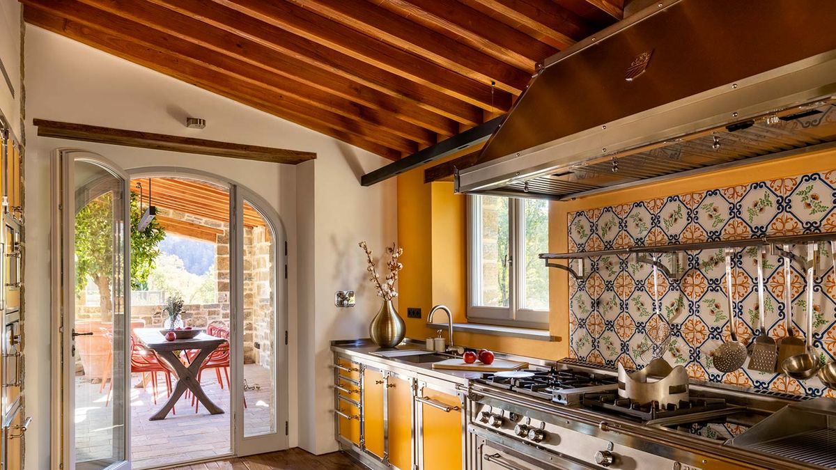 Arch Window Over Stove Adds Design Interest to Kitchen