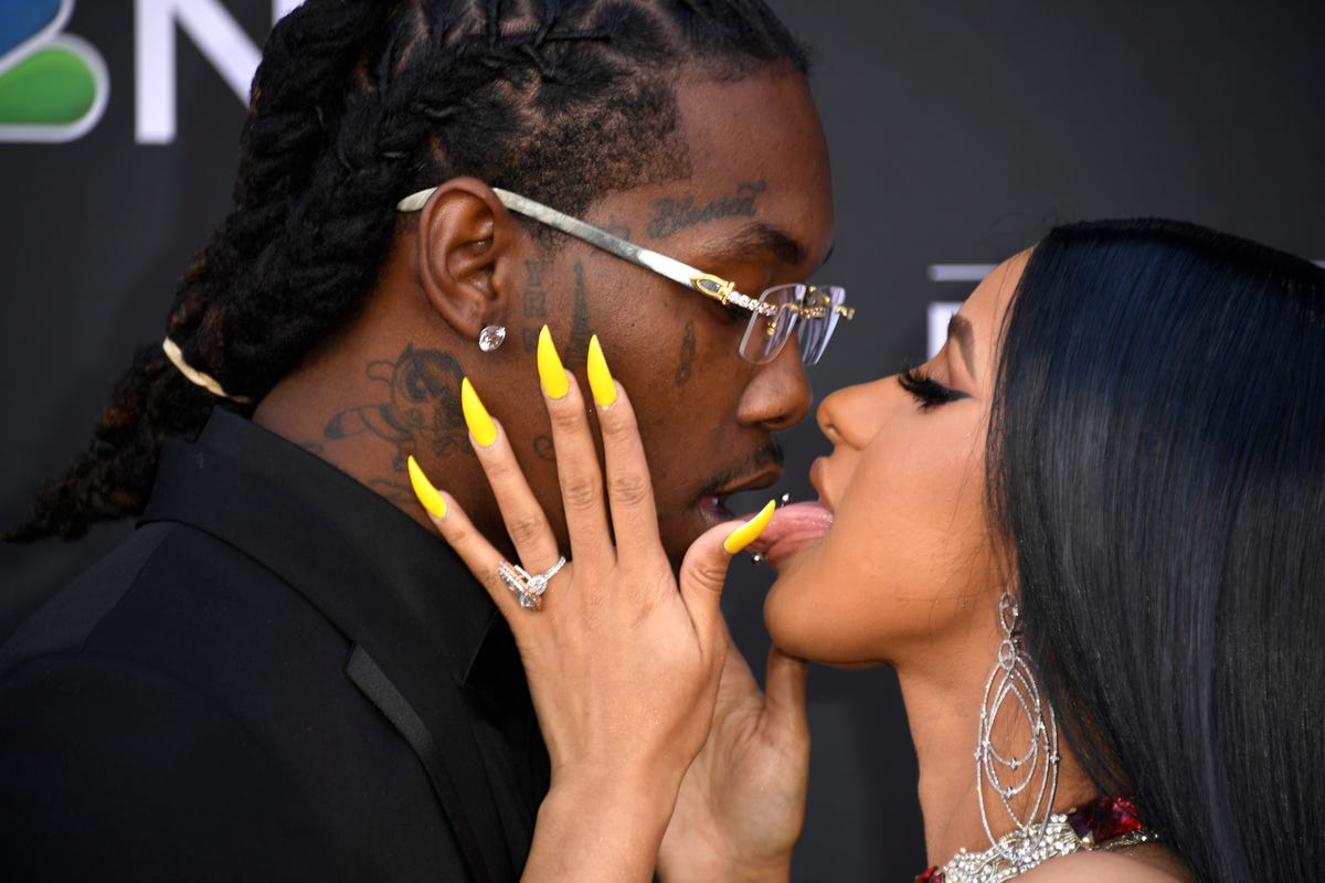 Cardi B and Offset Kissed on the Billboard Music Awards 2019 Red Carpet