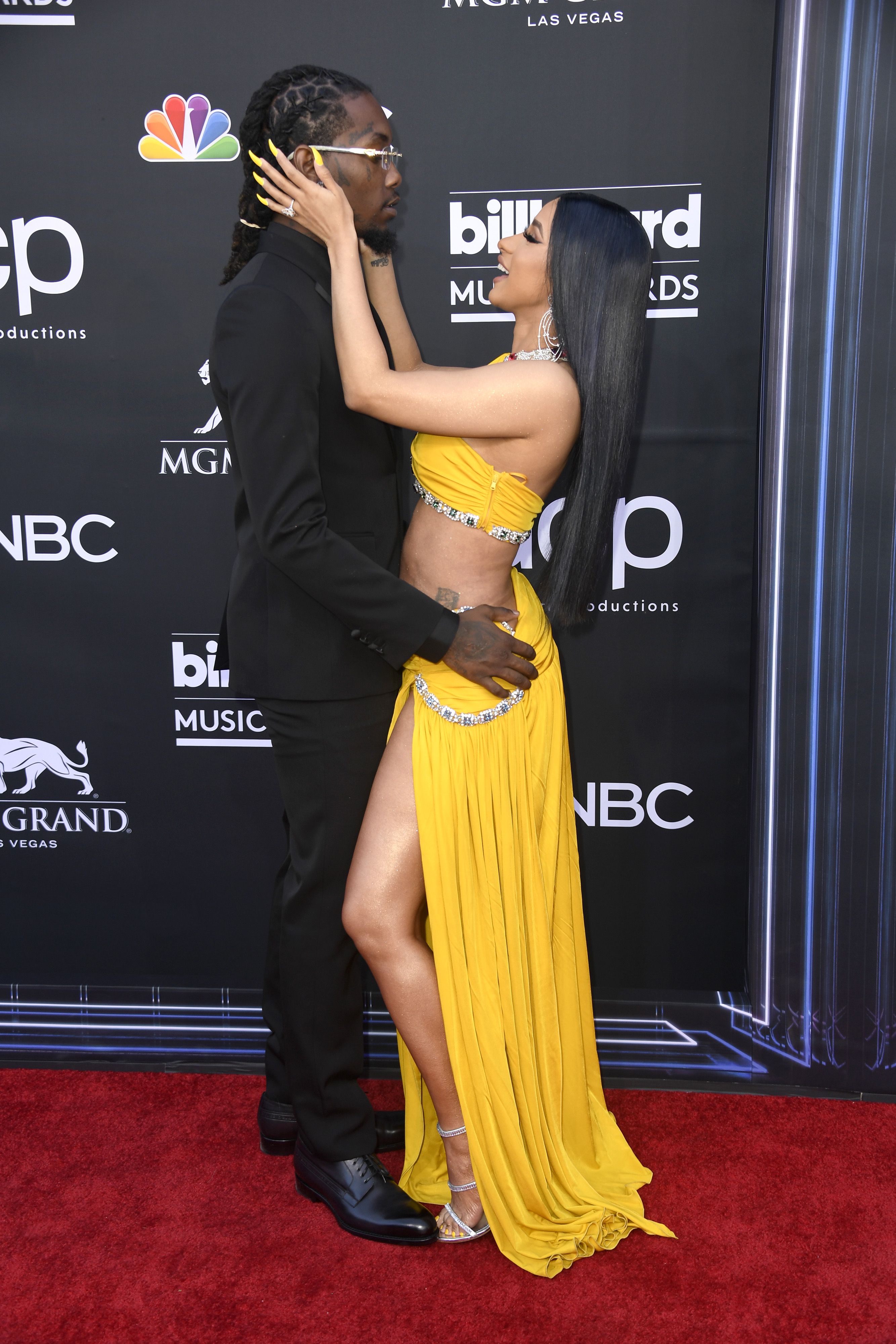 Cardi B and Offset Kissed on the Billboard Music Awards 2019 Red Carpet