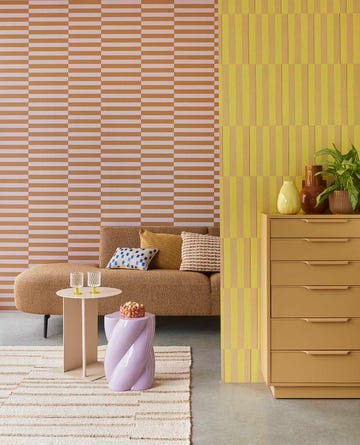 stripey yellow and brown wallpaper in a living room