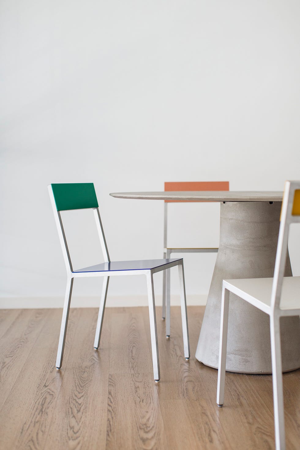 Oficina diseñada como loft minimalista