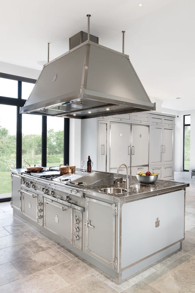 The professional style ‘Soft Grey & Nicheled Brass’ kitchen