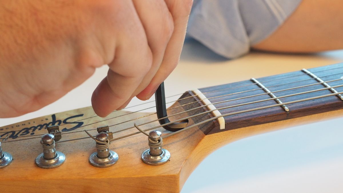 How to Set Up a Guitar – Electric Guitar Setup Guide