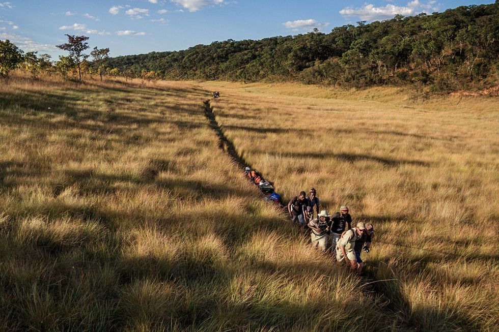 Met het Okavango Wilderness Project wil National Geographic de bovenloop van de rivieren die de delta voeden in kaart brengen en helpen beschermen De eerste expeditie was in 2015 op de Cuito in Angola die hier vlak bij haar bron zo smal is dat de teamleden hun volgeladen boten acht dagen lang moesten voortslepen
