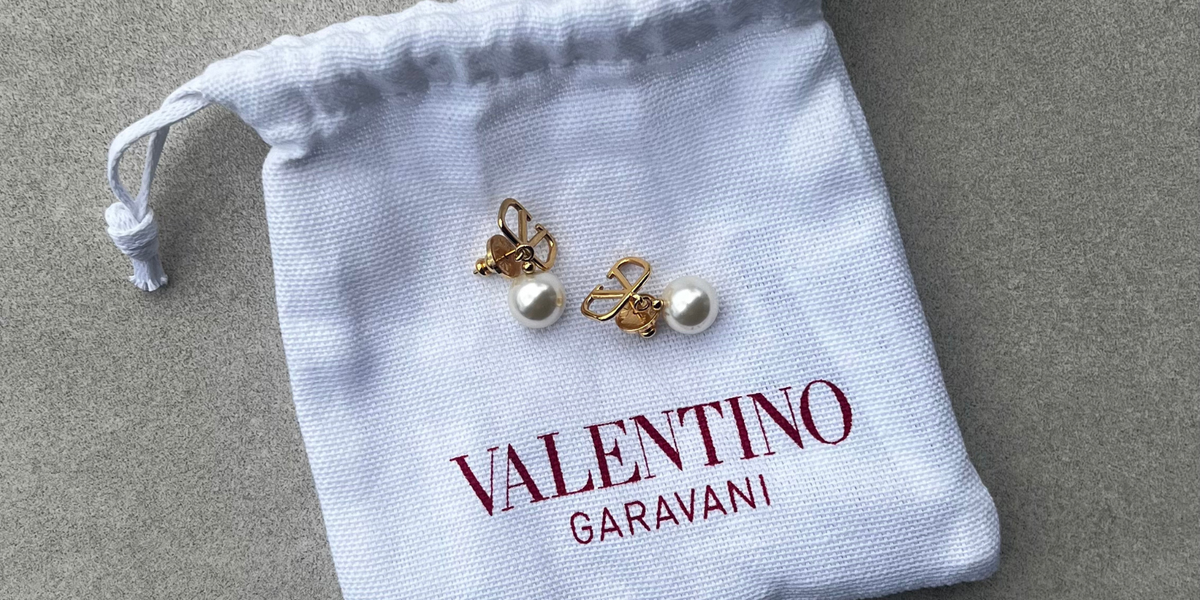 okini-valentino-pearl-earrings