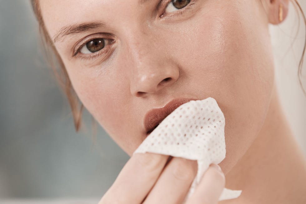 A model using a cleansing cloth A model using a cleansing cloth