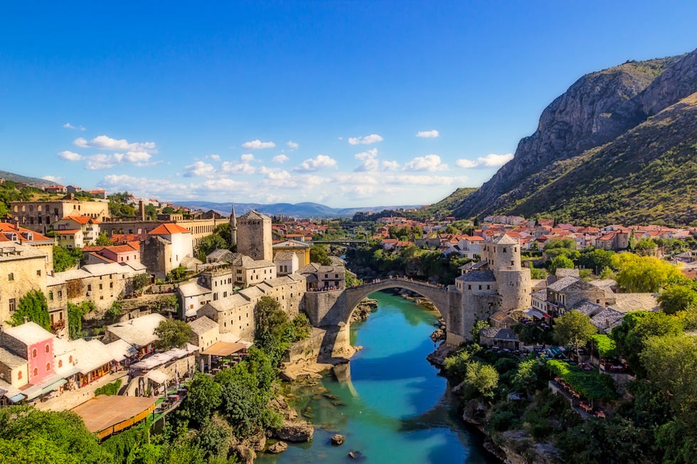Bosna-Hersek'teki Eski Mostar Şehri'nin Eski Köprü Alanı.