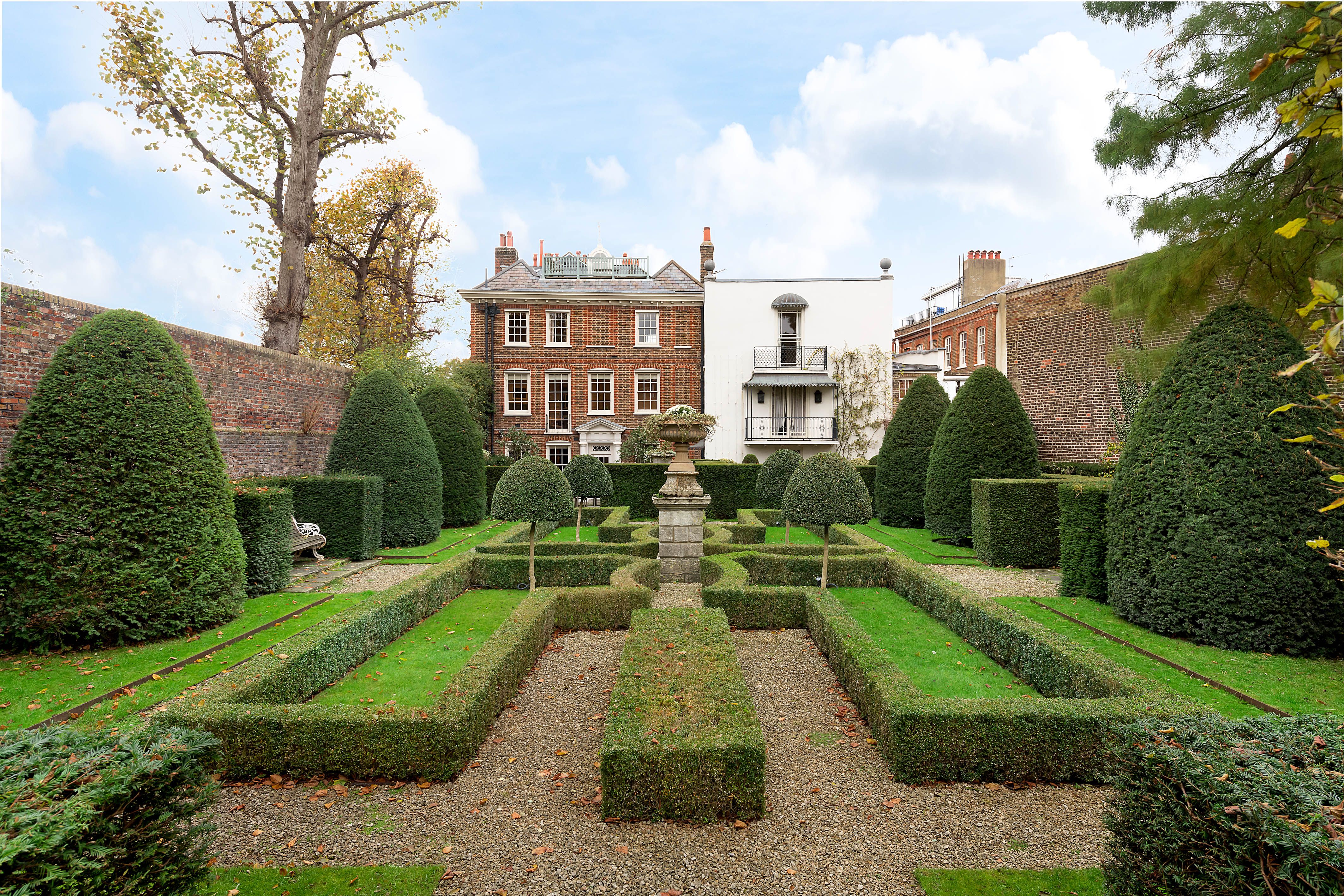 See Inside Sir Ridley Scott's Former Home In Hampstead