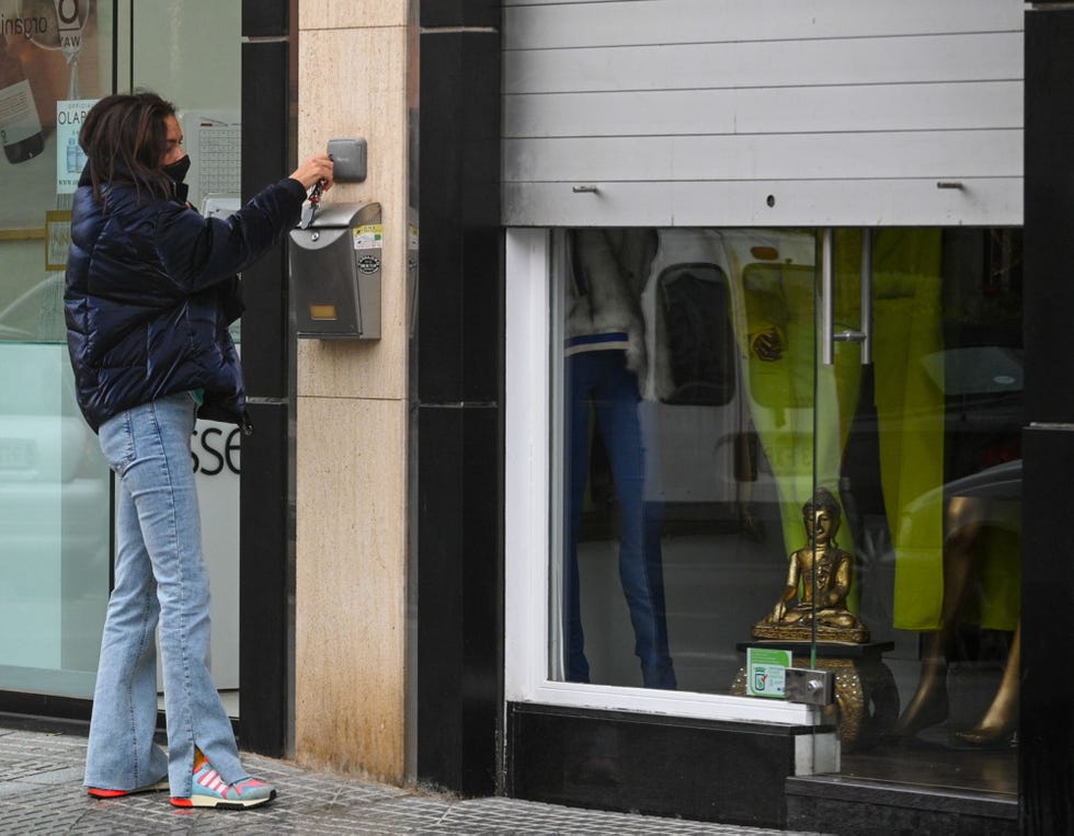 la ex de antonio david cierra su tienda por enfermedad