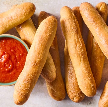 Copycat Olive Garden Breadsticks copycat olive garden breadsticks with marinara dipping sauce