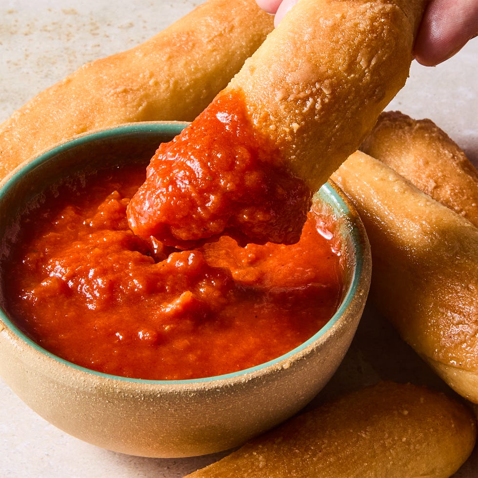 copycat olive garden breadsticks with marinara dipping sauce