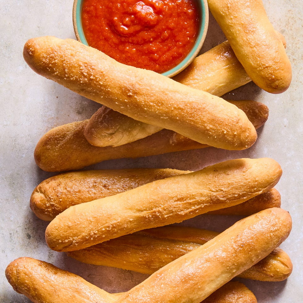 copycat olive garden breadsticks with marinara dipping sauce