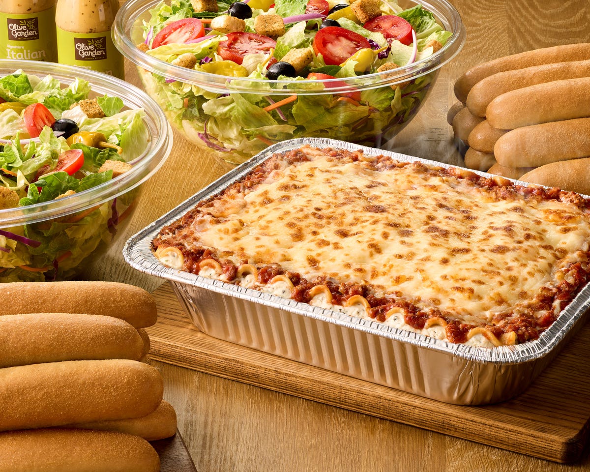 Labor Day Food Deals 2021 - Olive Garden, Seasons 52 & More