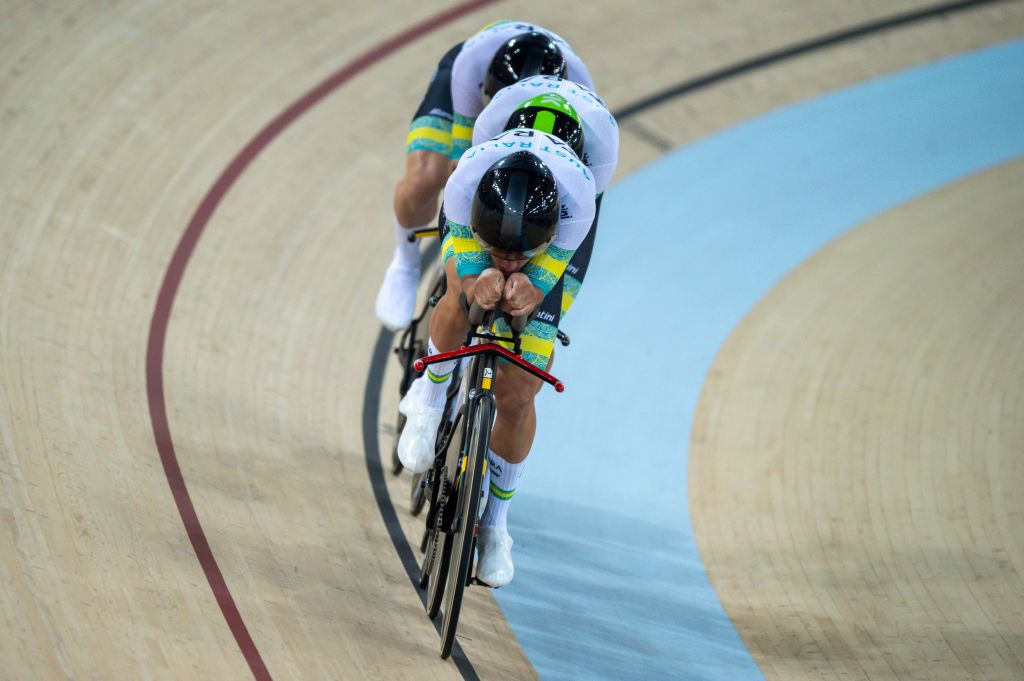 Track cycling clearance equipment