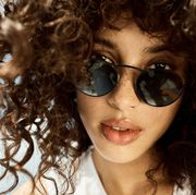90s Fashion Trends 2017 How to wear sunglasses Oliver Peoples