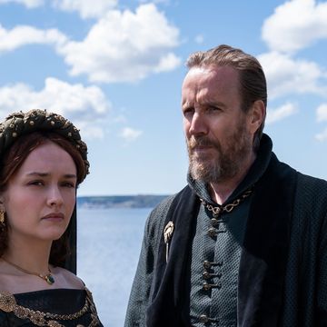 olivia cooke as alicent hightower, rhys ifans as otto hightower, house of the dragons