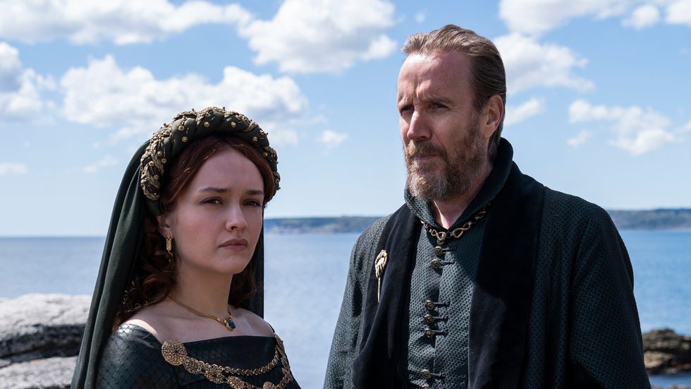 olivia cooke as alicent hightower, rhys ifans as otto hightower, house of the dragons
