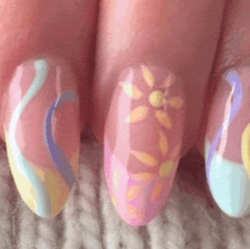 A nail tech gave me Spring 2022's trendiest pastel manicure - and I'm  obsessed