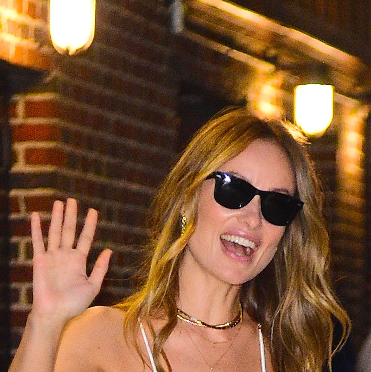 https://hips.hearstapps.com/hmg-prod/images/olivia-wilde-is-seen-leaving-at-the-late-show-with-stephen-news-photo-1663943822.jpg?crop=0.548xw:0.448xh;0.253xw,0.0955xh&resize=1200:*