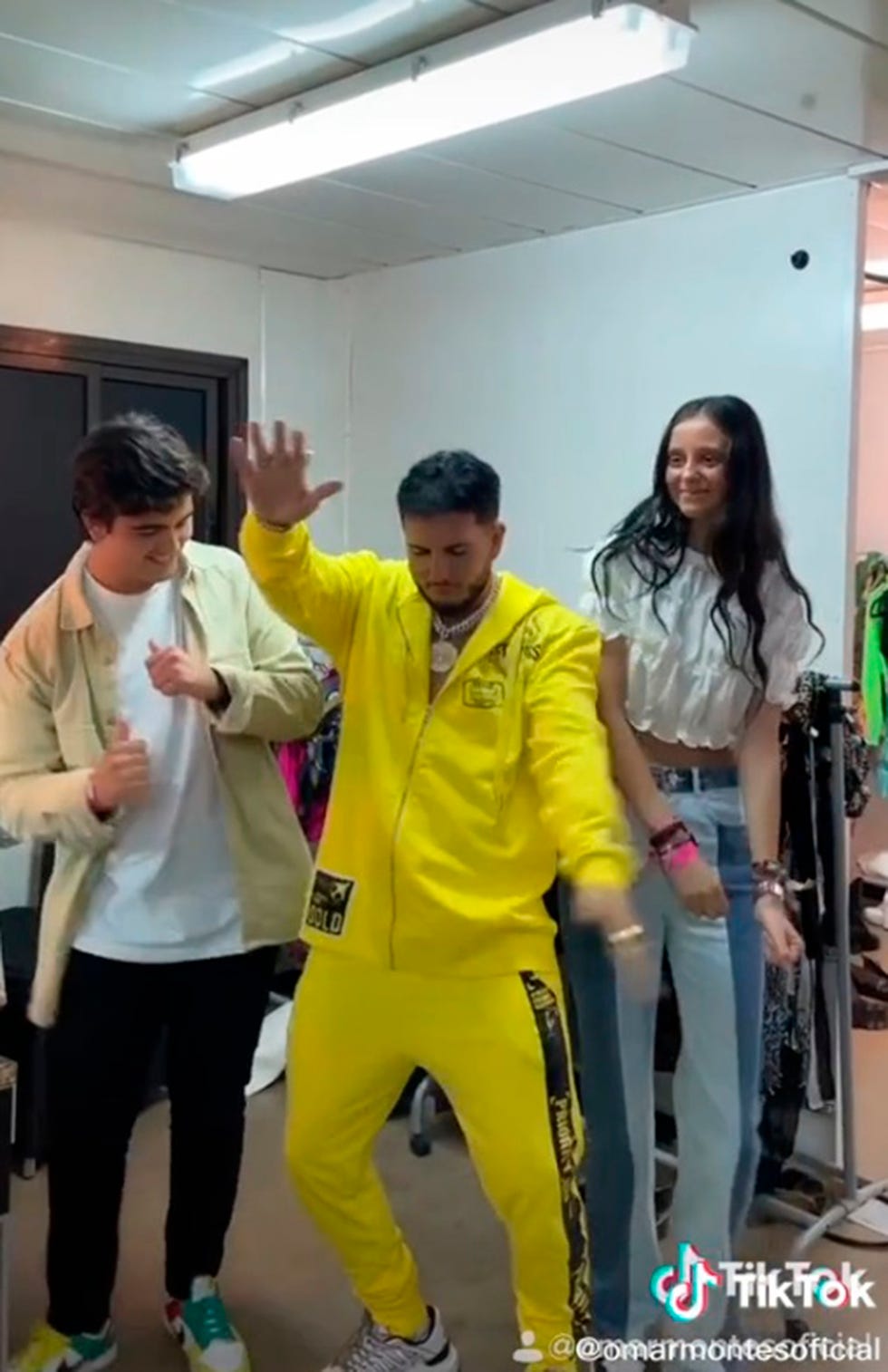 victoria federica baila junto a omar montes uno de sus éxitos
