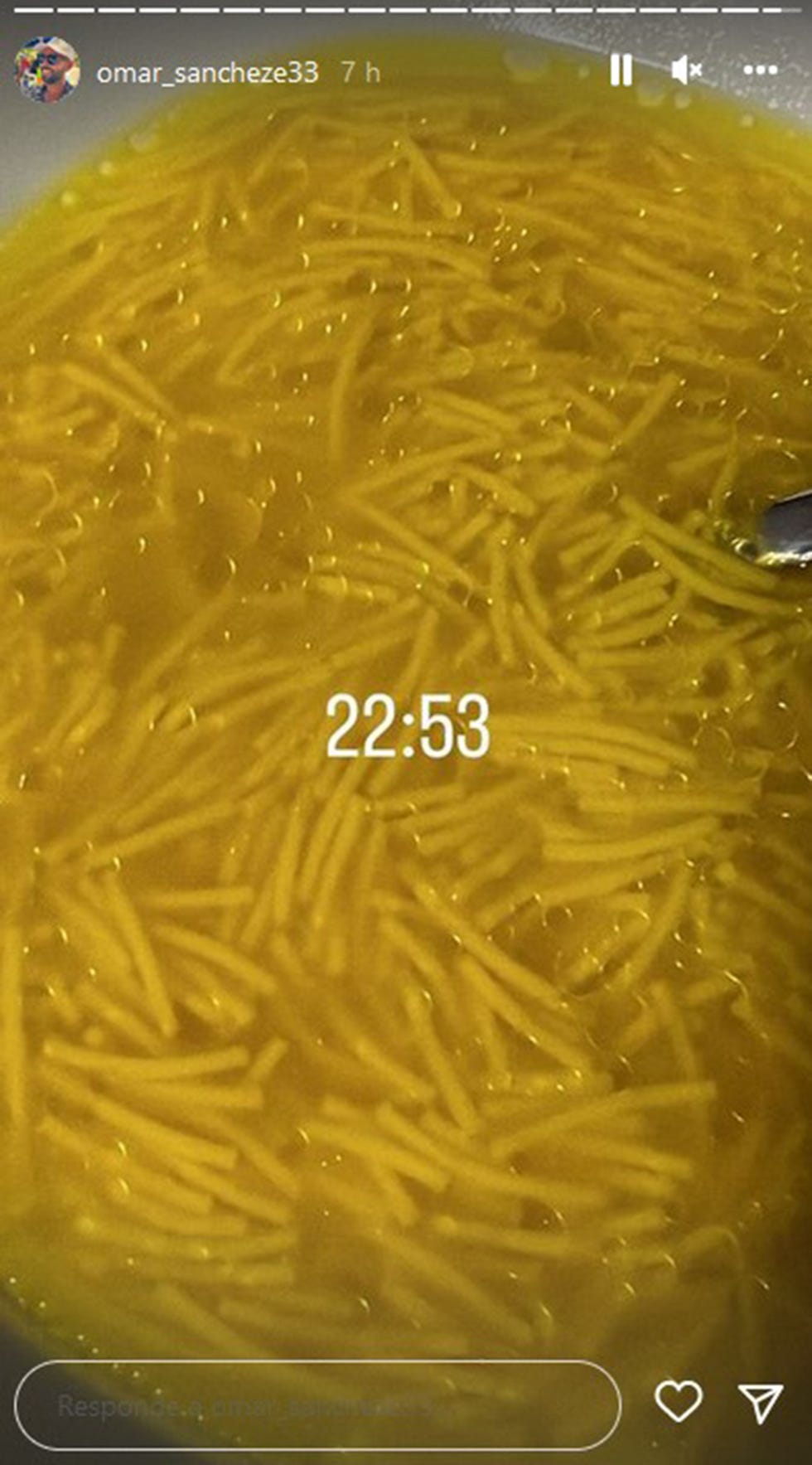omar sánchez se recupera con una sopa