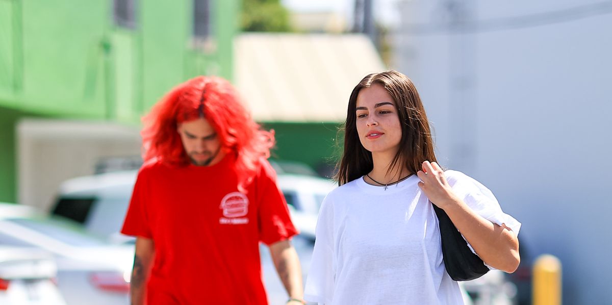 Addison Rae cuts comfortable figure in oversized t-shirt and