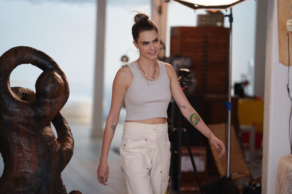 only murders in the building    “framed”   episode 202    a memorial for bunny folger provides an opportunity for our trio to question their neighbors, while they also try to get rid of a very implicating piece of evidence  one of bunny’s relatives makes a surprising appearance and if you thought bunny was a force, get ready… alice cara delevingne, shown photo by craig blankenhornhulu