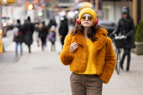 mabel mora from only murders in the building dressed in yellow
