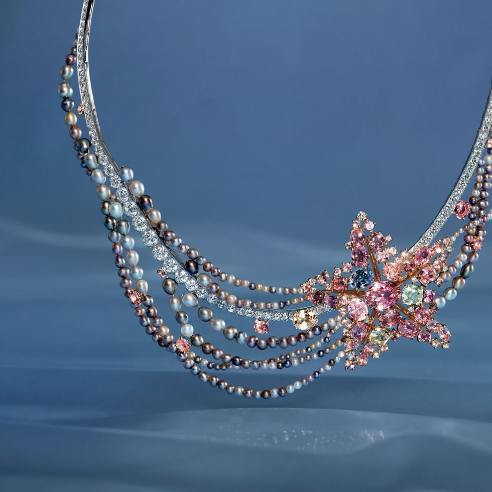 戴上chaumet「ondes  merveilles」頂級珠寶，林心如化為人魚公主於波瀾之中醉於燦景