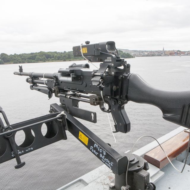 https://hips.hearstapps.com/hmg-prod/images/one-of-two-of-hms-pembrokes-general-purpose-machine-guns-news-photo-1633016391.jpg?crop=0.668xw:1.00xh;0.170xw,0&resize=640:*