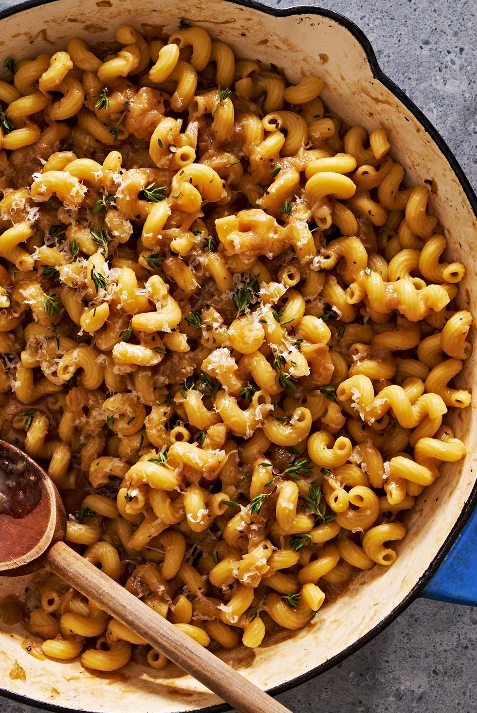 https://hips.hearstapps.com/hmg-prod/images/one-pot-french-onion-pasta-lead-643039ae7e069.jpg?crop=0.668xw:1.00xh;0.0272xw,0&resize=980:*