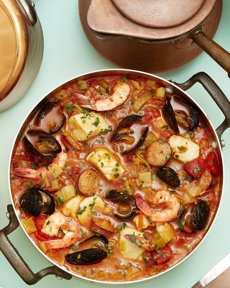 https://hips.hearstapps.com/hmg-prod/images/one-pot-meals-seafood-stew-1654811795.jpeg?crop=1.00xw:0.834xh;0,0.0999xh&resize=980:*