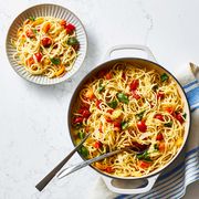 one pot spaghetti with tomatoes and basil